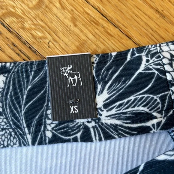 Abercrombie & Fitch Floral Wrap Skirt - Picture 9 of 10